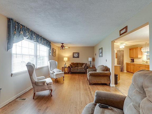 3rd image of 285 Greens Lake Cir