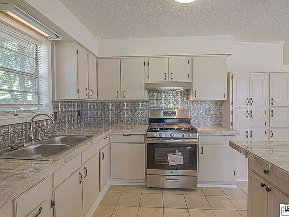 2nd image of 224 W Heights Dr