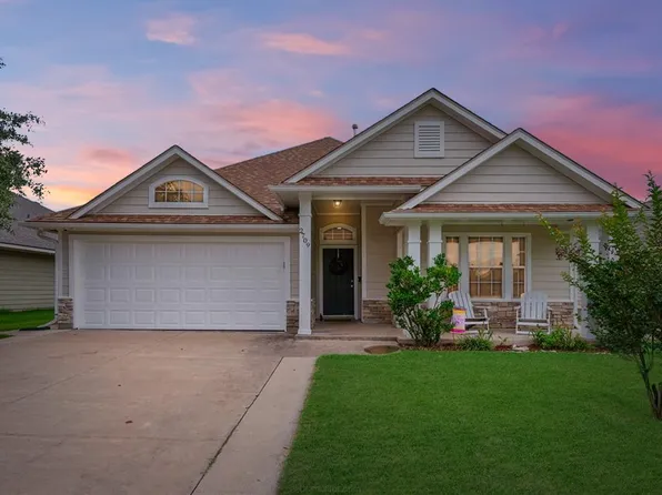 2709 Barronwood Dr, Bryan, TX 77807