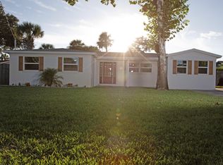 490 Mako Dr, Atlantic Beach, FL 32233