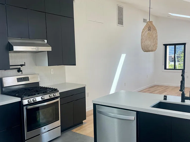 1057 Isabel St #1057 — Photo 4