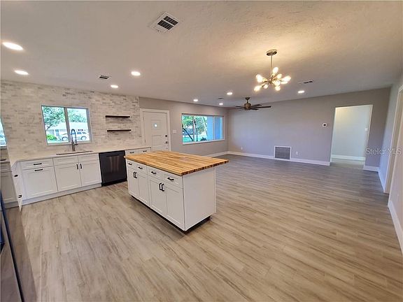 4th image of 2706 Monterey St