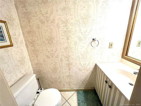 5th image of 1410 Whitney Ave APT B2