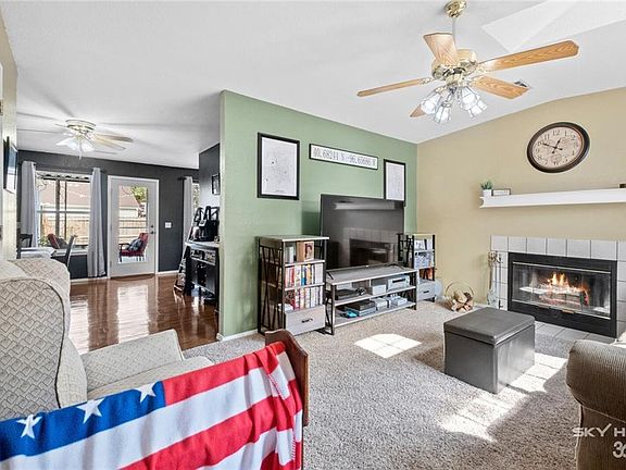 5th image of 215 SE 17th St