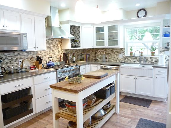 5th image of 3017 E Linden Street