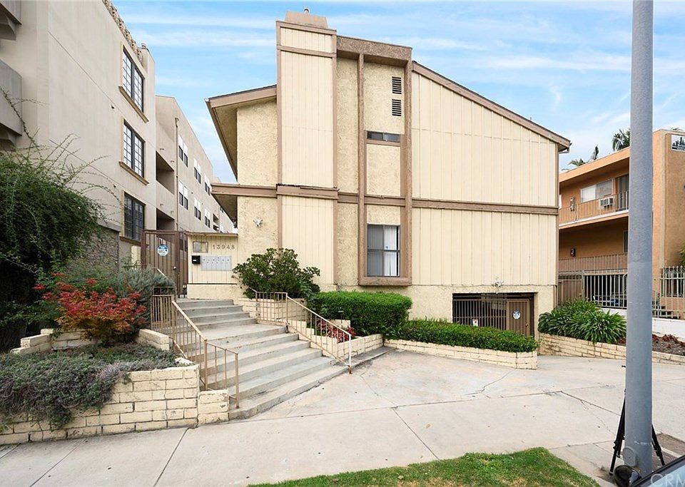 1st image of 13948 Moorpark St APT 6