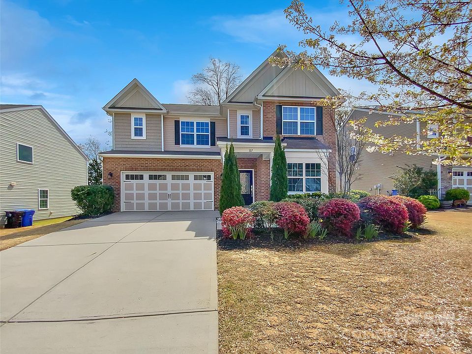 1st image of 107 Holly Oak Way