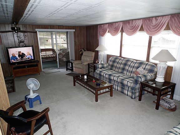 3rd image of 912 Fountainview Lake Dr