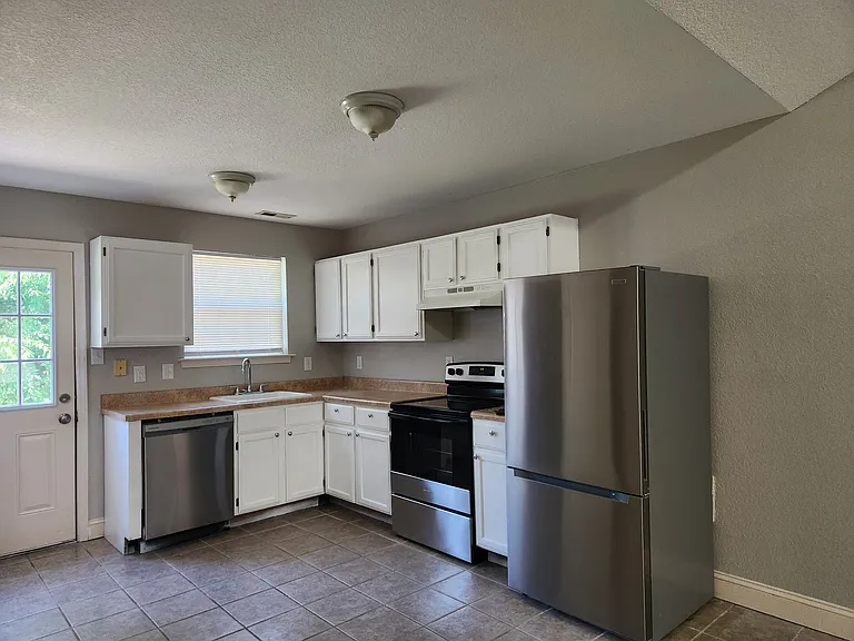 7135 Hurst Ln — Photo 3