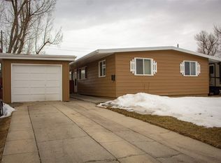 17 Honeysuckle St, Casper, WY 82604
