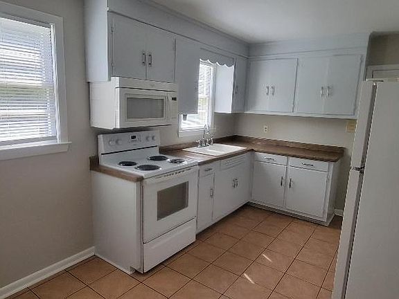 4th image of 740 Hollywood St