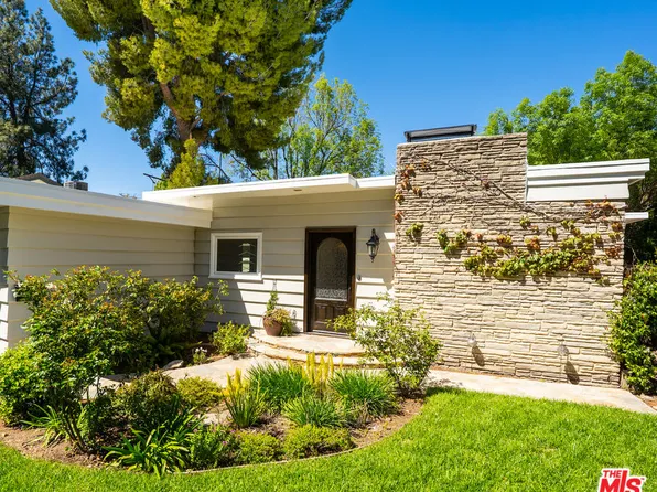 22125 Avenue Morelos, Woodland Hills, CA 91364