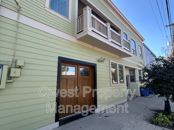 975 Cherry St SE
