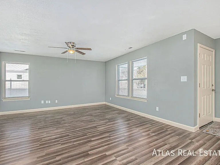 403 SW 15th St — Photo 2