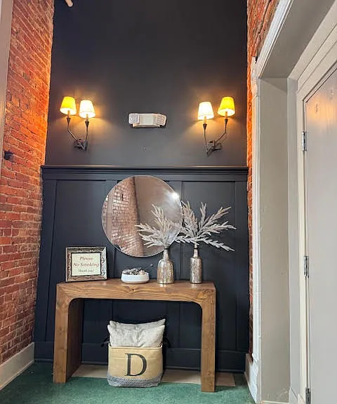 Hallway entrance to 6 apartments.