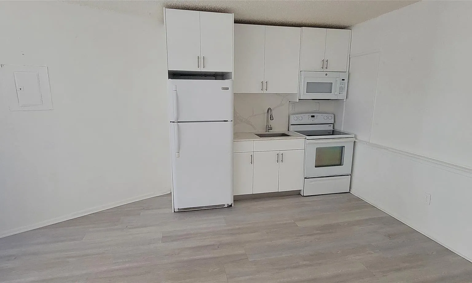 1 bed, 1.0 bath, 2175 sqft, $1,425 — Photo 1