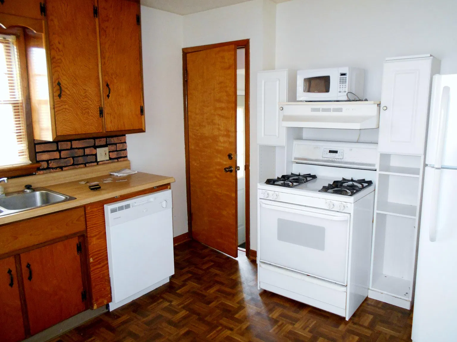 3 bed, $1,100 — Photo 3