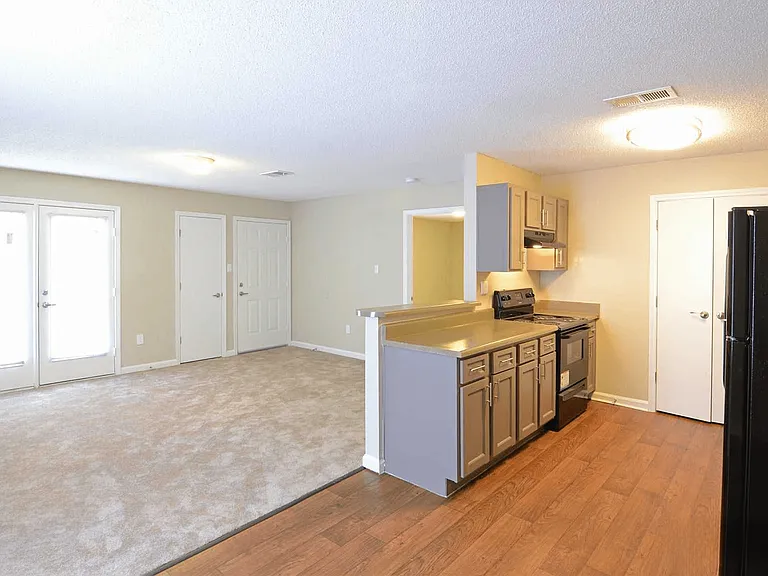 The Waverly Apartments — Photo 33