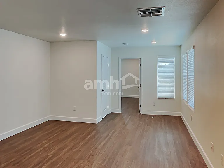 1510 Golden Hour Ave — Photo 10