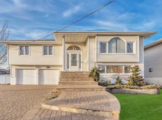 2455 Randy Ln, Bellmore, NY 11710