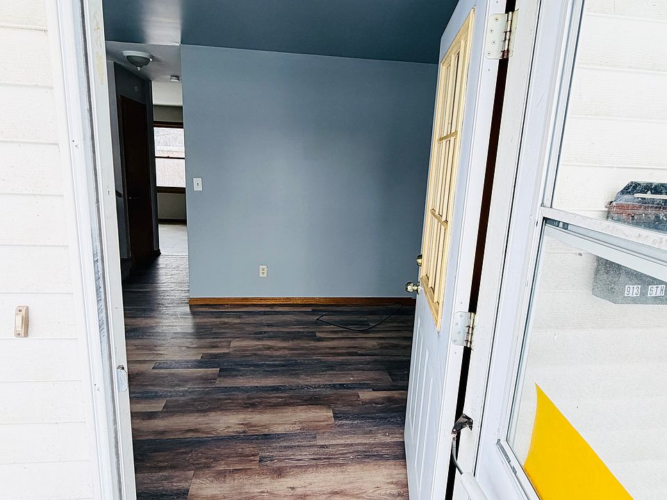 1st image of 913 S 6th St #913