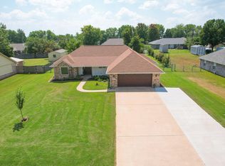 600 E 9th St, Grove, OK 74344