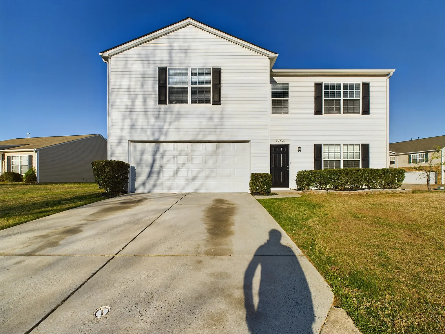 4 bed, 2.5 bath, 3245 sqft, $2,299 — Photo 2
