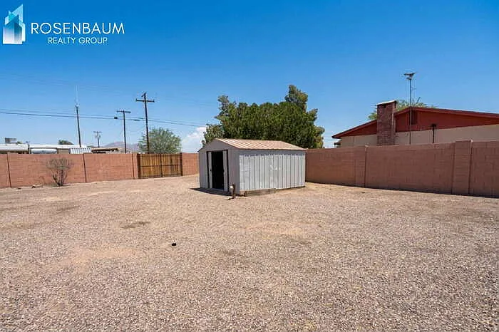 207 E Date St — Photo 11