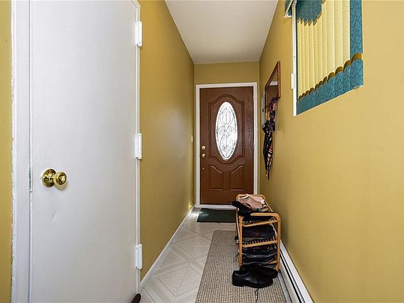 4th image of 140 Roosevelt Ave