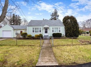 38 Valley Rd, Hamden, CT 06514