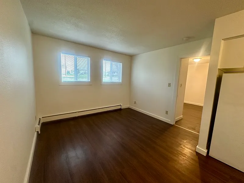 Building Photo - 1485 Meadowview Dr #4