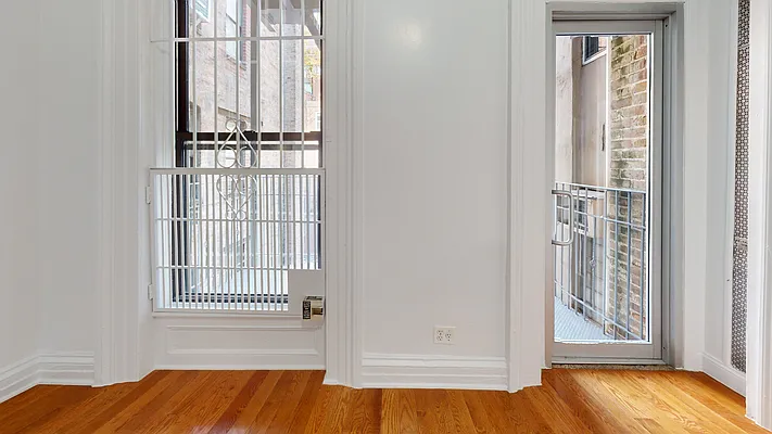 Rented by Bond New York | media 17