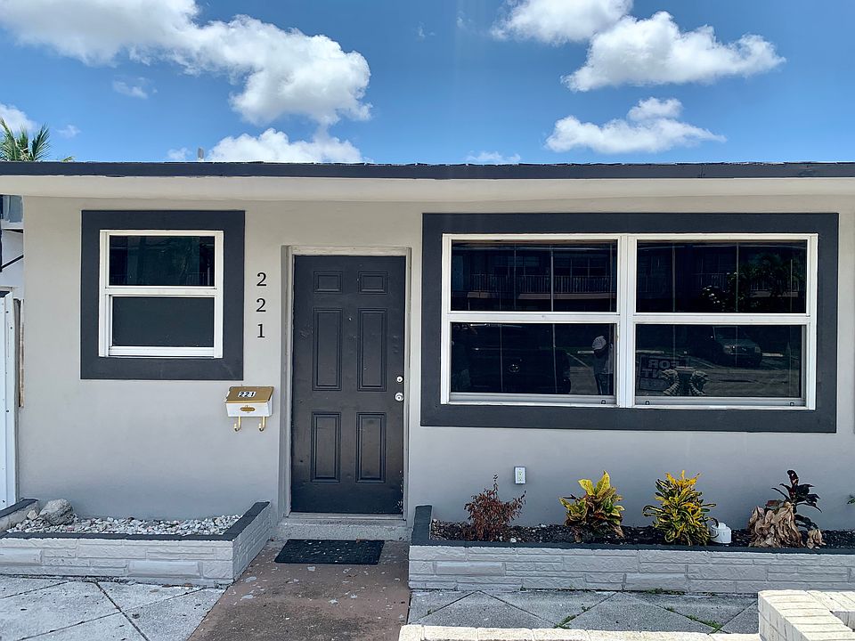 1st image of 221 SW 11th Ave #221