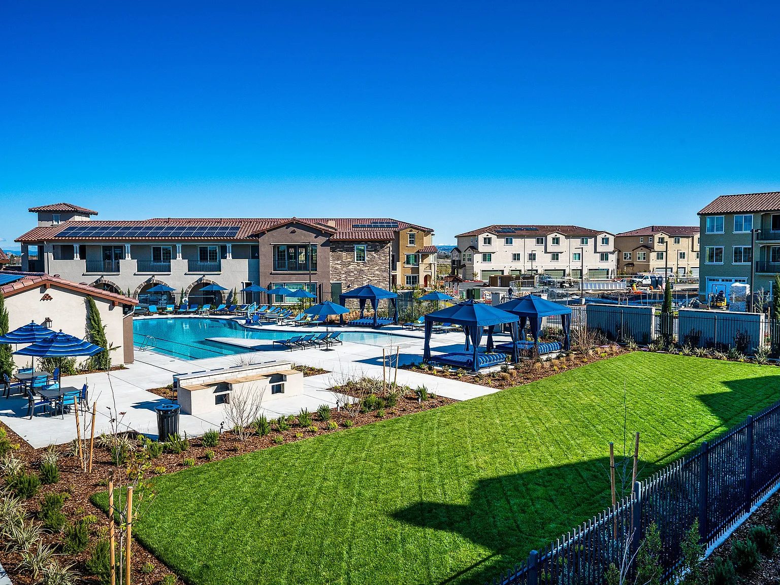 Campus Oaks Apartments — Photo 1