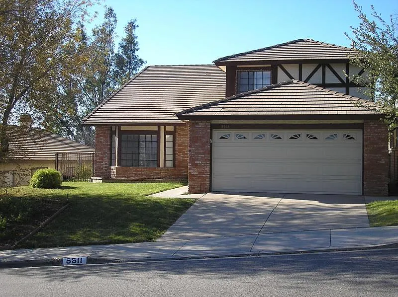 4 bed, 2800 sqft, $5,800 — Photo 2