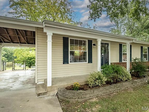 2nd image of 664 Greenhurst Ct