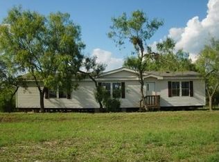 470 Country Acres Dr, Seguin, TX 78155