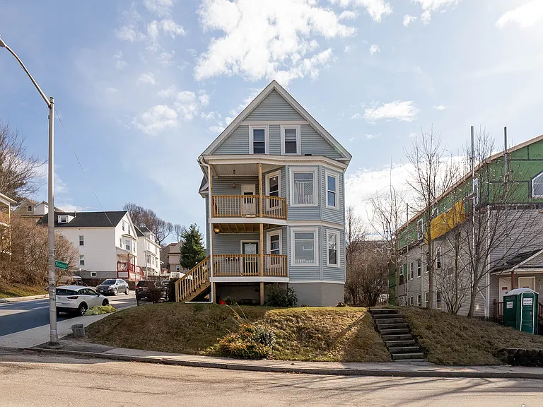 74 Green Hill Pkwy #1 — Photo 2