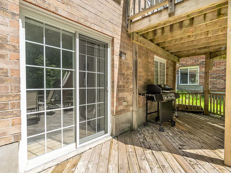 235 Rossmore Ct — Photo 34