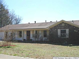 5635 Briarwood Dr, Horn Lake, MS 38637