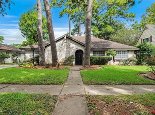 1038 Creekmont Dr, Houston, TX 77091