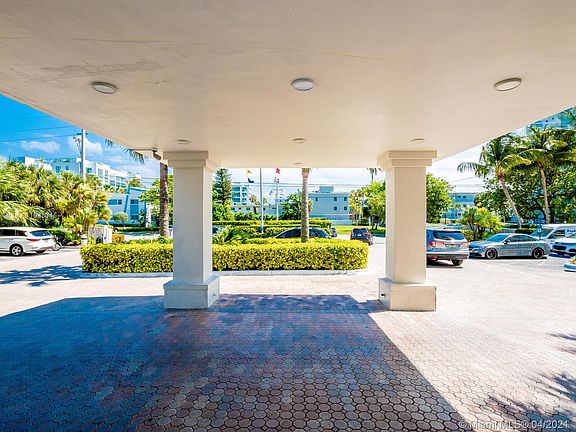 5th image of 10350 W Bay Harbor Dr #Penthouse G