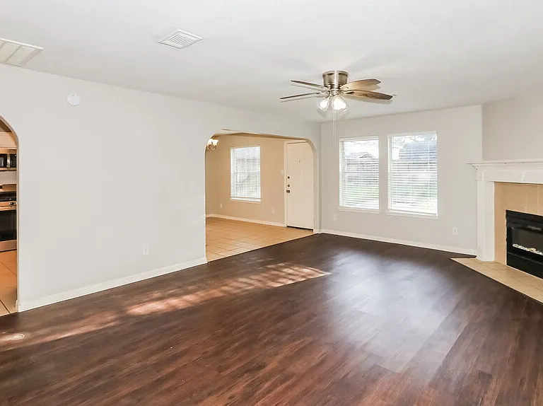 3315 Maymist Dr — Photo 5