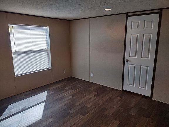 3rd image of 1656 Woodcrest Ln #4