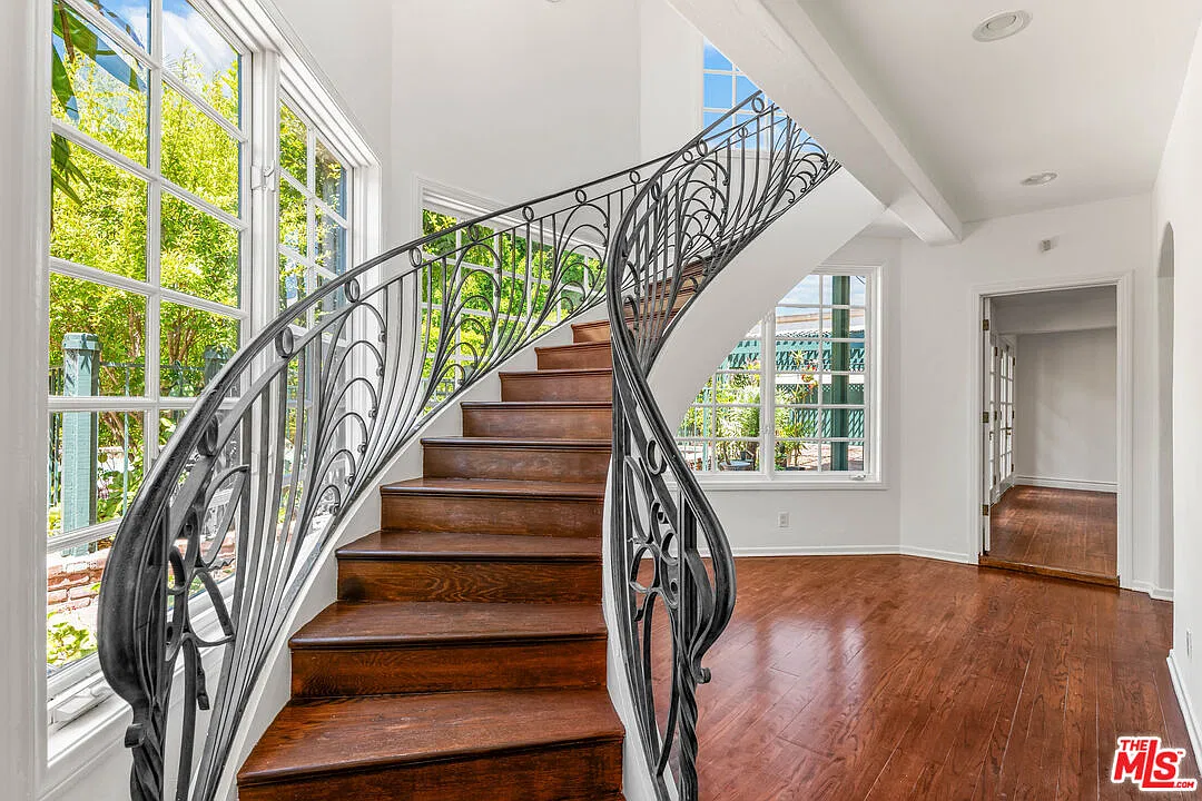5 bed, 6.0 bath, 4987 sqft, $26,500 — Photo 1