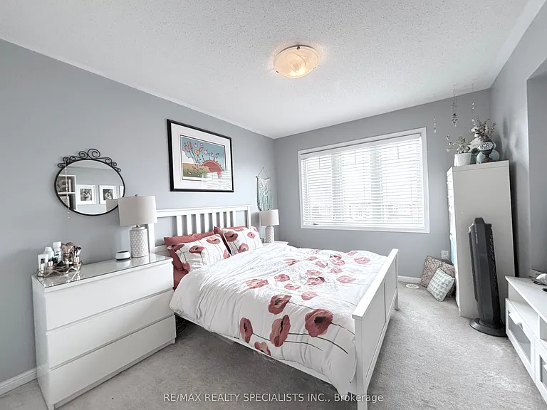 230 Mortimer Cres — Photo 12