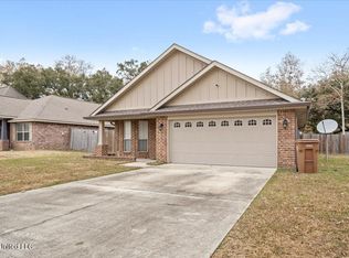 10532 Roundhill Dr, Gulfport, MS 39503