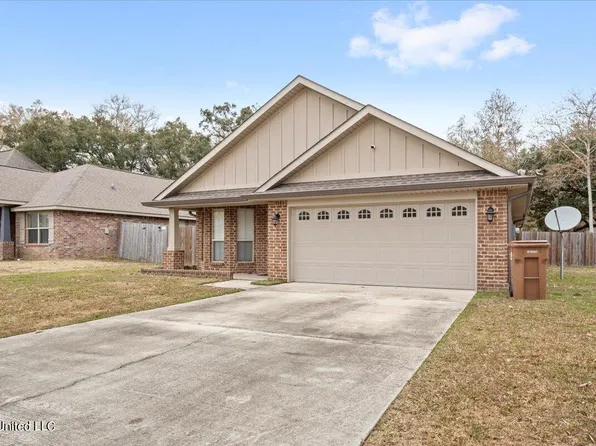 10532 Roundhill Dr, Gulfport, MS 39503