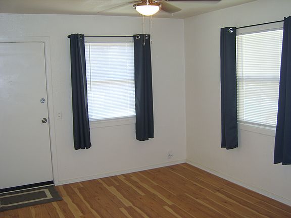 2nd image of 461 Walnut St APT D