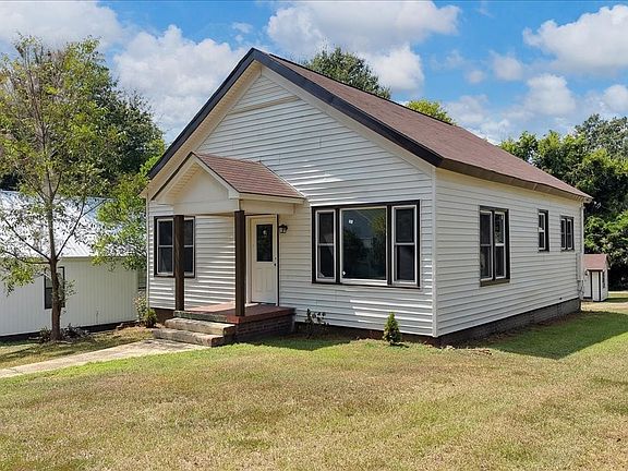 3rd image of 215 Freeman Ave